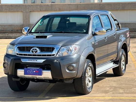TOYOTA HILUX 3.0 SRV 4X4 CD 16V TURBO INTERCOOLER DIESEL 4P MANUAL TOYOTA HILUX 3.0 SRV 4X4 CD 16V TURBO INTERCOOLER DIESEL 4P MANUAL
